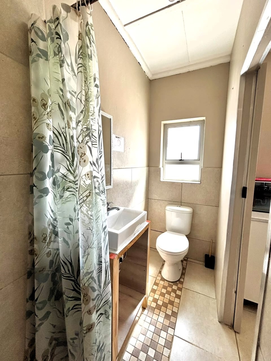 6 Bedroom Property for Sale in Vasco Estate Western Cape